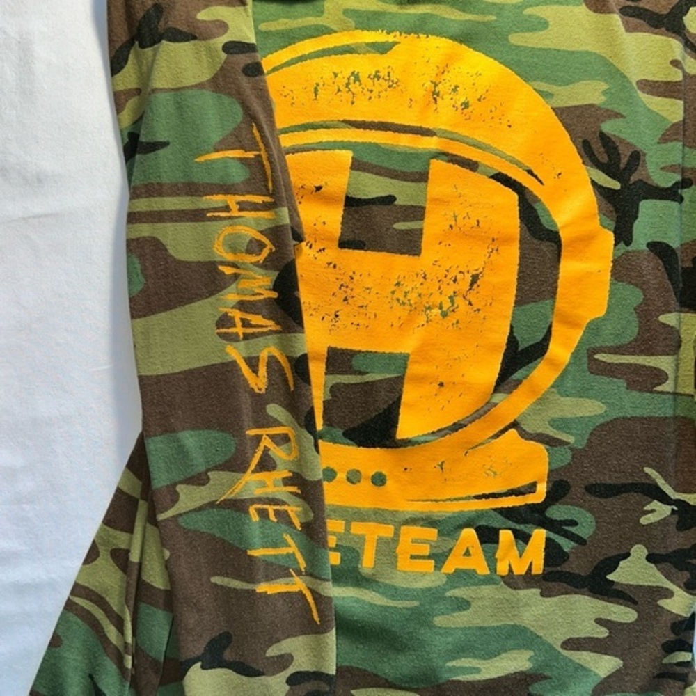 Thomas Rhett Concert Tour Long Sleeve‎ Camo Tee. Large. LIKE NEW!